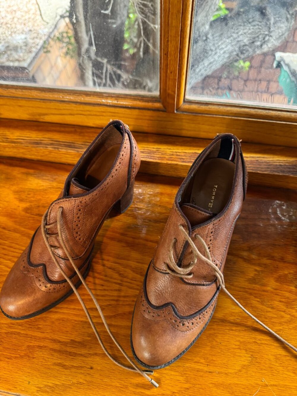 Tommy Hilfiger Heeled Brogues in Tan, size 8